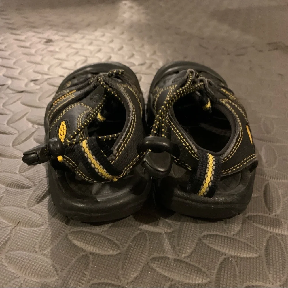 Keen Newport Sandals Watershoes Black Yellow Outdoor Hiking Boys Size 11